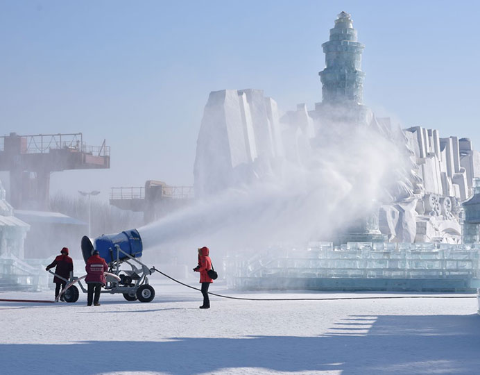 信陽(yáng)三晶造雪機(jī)開(kāi)封景區(qū)造雪現(xiàn)場(chǎng)